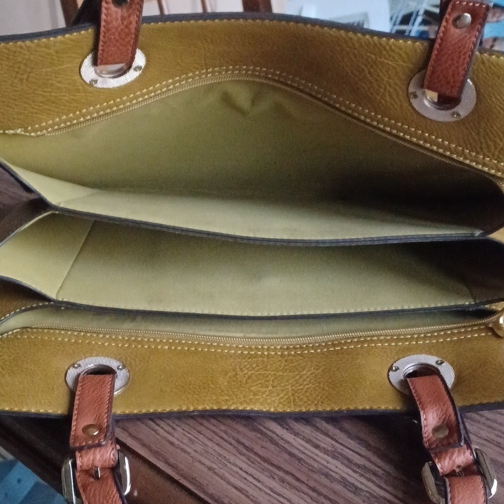 Harvest Gold Pebbled Leather Computer/messenger/tote bag, 16x10,padded - Picture 5 of 5